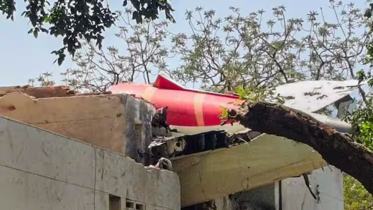 Air India Plane Crash: अहमदाबाद हादसे की असली वजह आई सामने, सरकार ने जांच के लिए दी 3 महीने की डेडलाइन