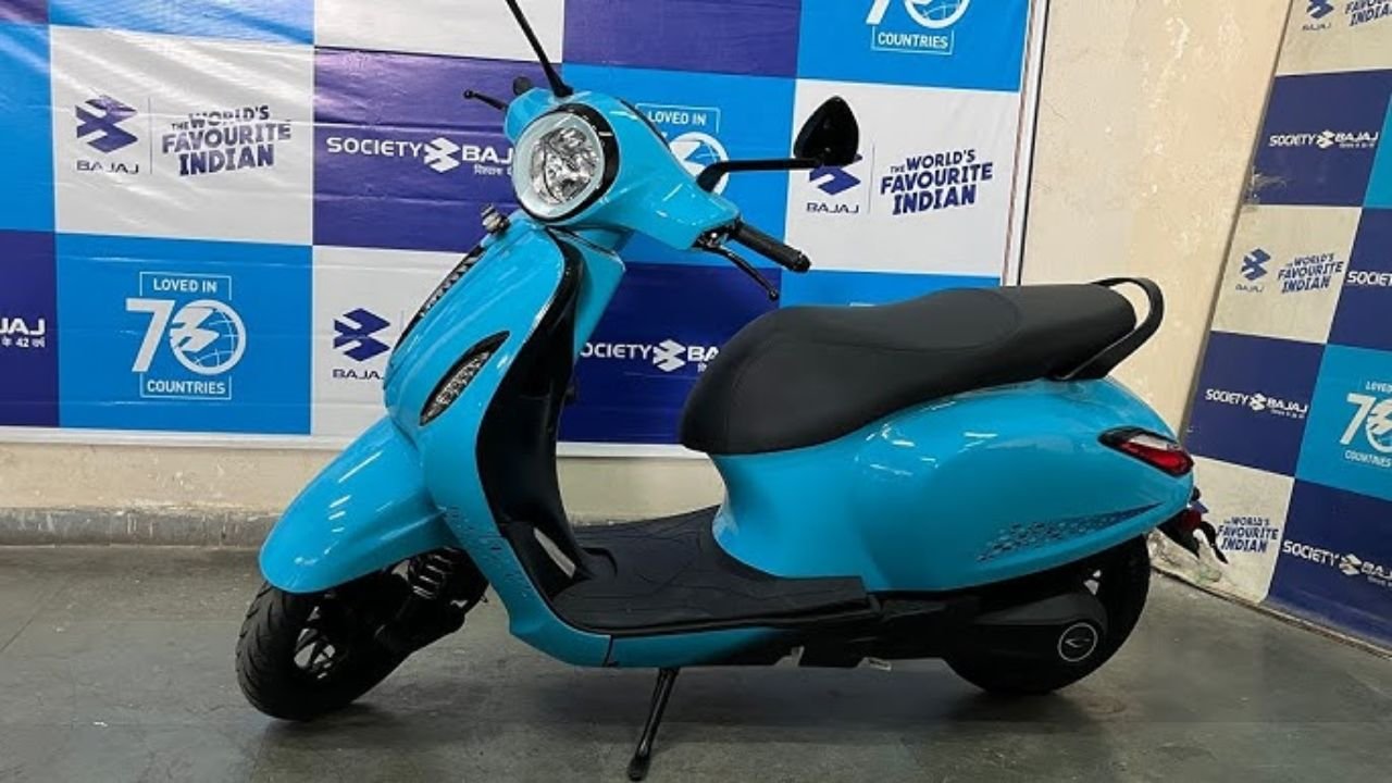Bajaj Chetak Electric 2025: पापा की परियों का दिल जीतने आ गया बजाज का यह इलेक्ट्रिक स्कूटर, मिलेगा 300 किलोमीटर रेंज
